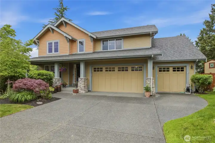 Welcome home to this 3000 sqft home with a 3.5 car garage