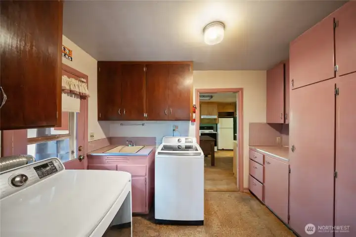 Large utility room with sink and lots of cabintery/storage options