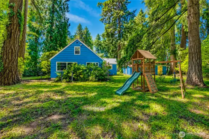 Beautifully level lot