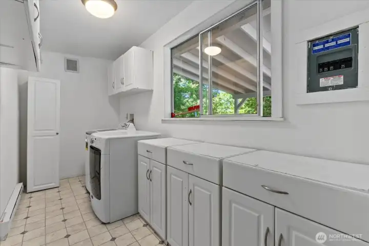 Laundry & Garage Laundry & Garage