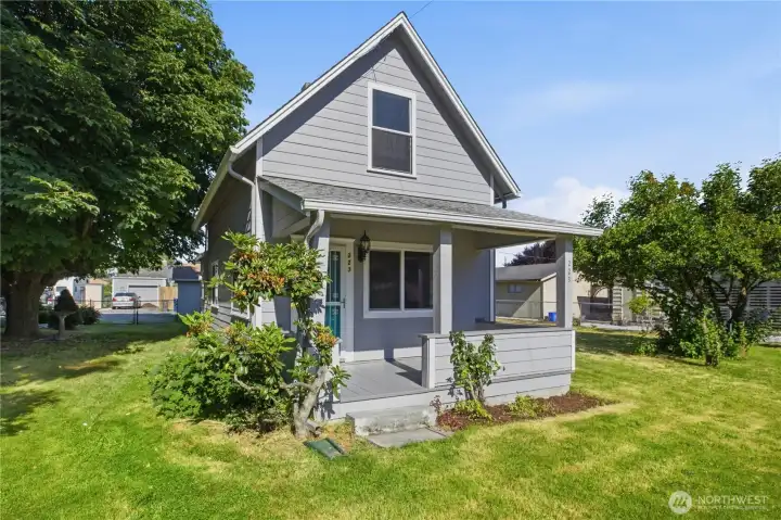 Welcome Home! to this Charming Downtown Home