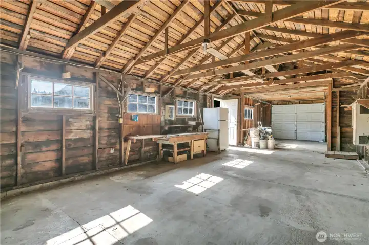 Extra Large Garage/Shop