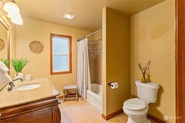 Bathroom / powder room in the main floor.