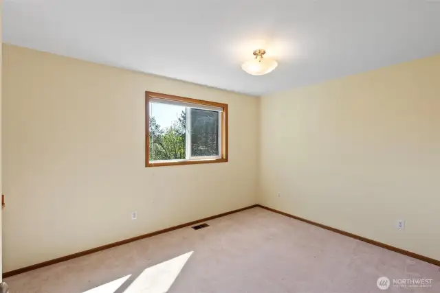 Fifth bedroom