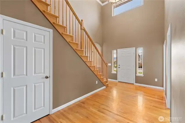 Entry way deep closet