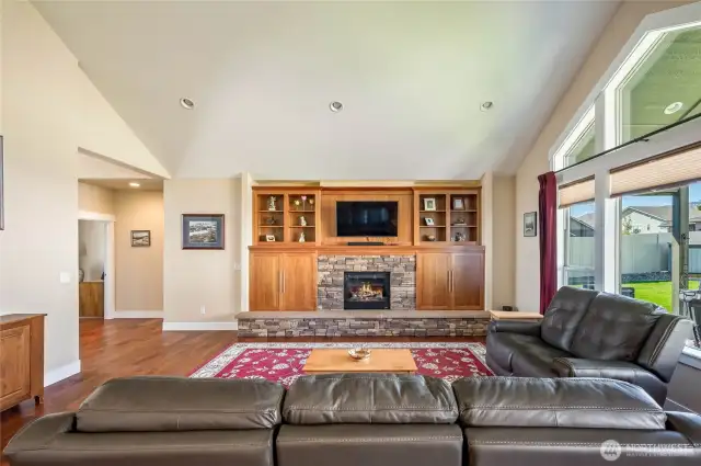 Spacious living room