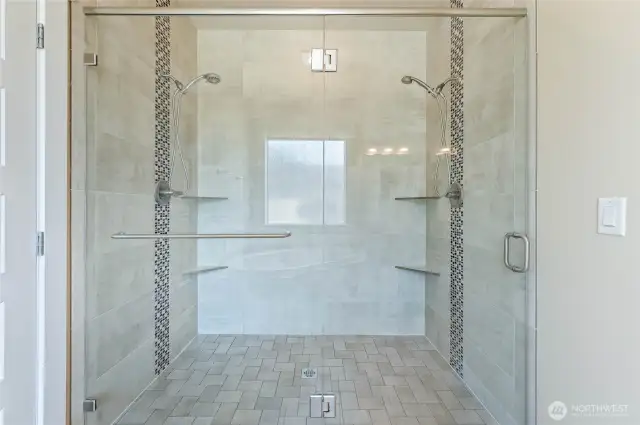 Double headed shower pristine!
