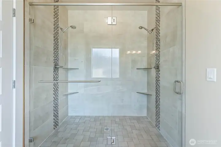 Double headed shower pristine!