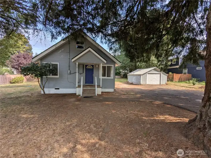 Cozy house with detached garage next to it. Plenty of yard space to enjoy!