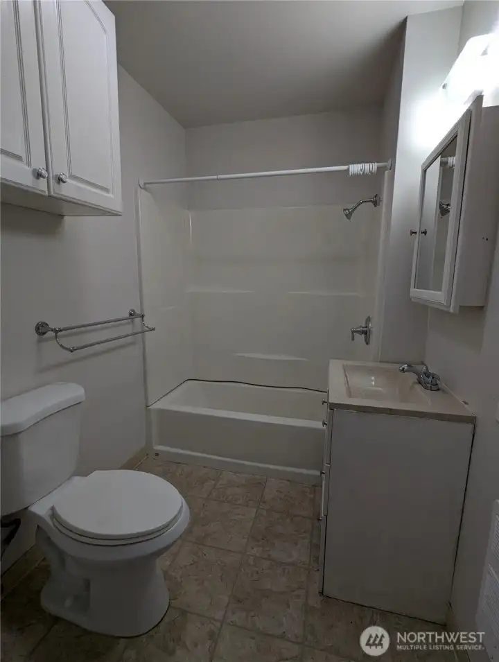 Main level full bathroom