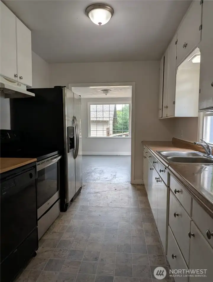 The kitchen is between the living and dinning rooms