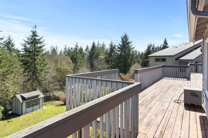 Huge deck and outdoor storage shed