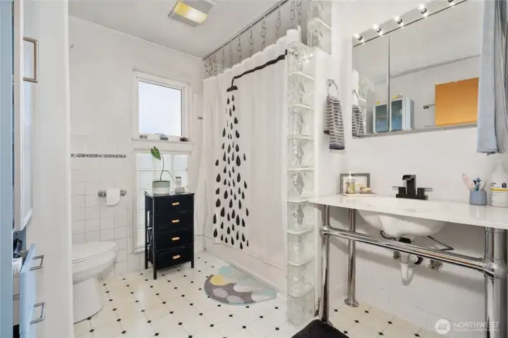 Main bathroom on upper level, with frosted tiles for natural lighting.