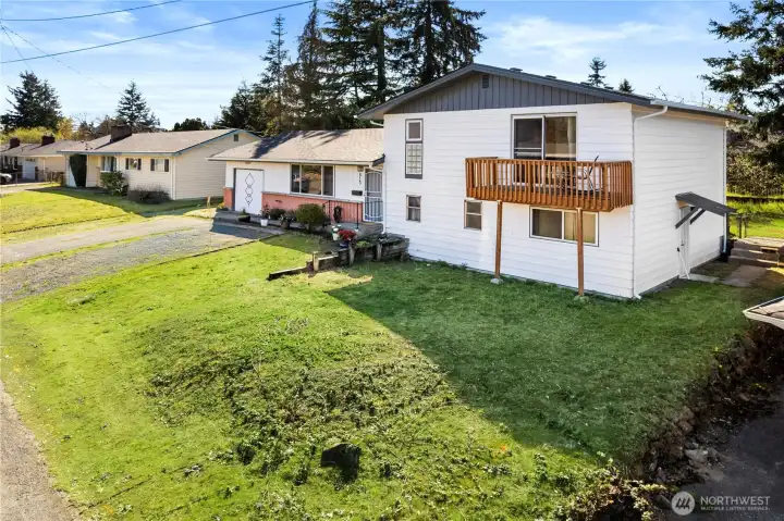 View from above, entering the cul-de-sac.