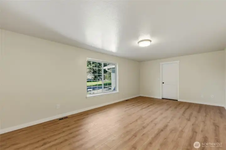 Large bonus room/flex room!
