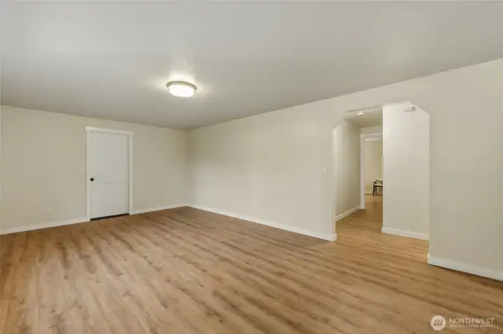 Large Bonus room/Flex room!