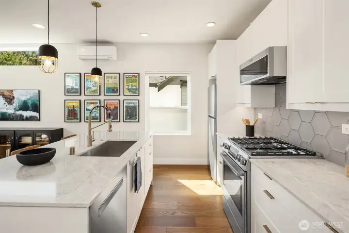 Welcoming, sleek + sophisticated designed eat in kitchen, enhanced by tons of light. Welcoming, sleek + sophisticated designed eat in kitchen, enhanced by tons of light.