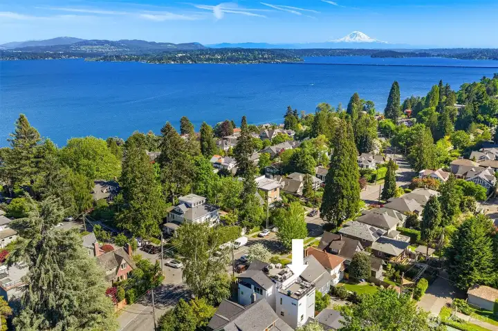 Enjoy rare access to a true single-family home community with the convenience of townhome living. Set within walking distance to Lake Washington, the duck pond, neighborhood parks and trails, acclaimed local grocery, boutique wine bars, dive bars, intimate bistros, and the beloved Epiphany Church and school, this address delivers lifestyle and convenience. Enjoy rare access to a true single-family home community with the convenience of townhome living. Set within walking distance to Lake Washington, the duck pond, neighborhood parks and trails, acclaimed local grocery, boutique wine bars, dive bars, intimate bistros, and the beloved Epiphany Church and school, this address delivers lifestyle and convenience.
