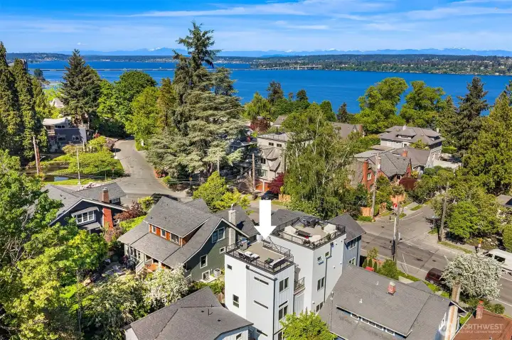 Enjoy rare access to a true single-family home community with the convenience of townhome living. Set within walking distance to Lake Washington, the duck pond, neighborhood parks and trails, acclaimed local grocery, boutique wine bars, dive bars, intimate bistros, and the beloved Epiphany Church and school, this address delivers lifestyle and convenience. Enjoy rare access to a true single-family home community with the convenience of townhome living. Set within walking distance to Lake Washington, the duck pond, neighborhood parks and trails, acclaimed local grocery, boutique wine bars, dive bars, intimate bistros, and the beloved Epiphany Church and school, this address delivers lifestyle and convenience.