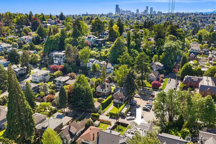 Enjoy rare access to a true single-family home community with the convenience of townhome living. Set within walking distance to Lake Washington, the duck pond, neighborhood parks and trails, acclaimed local grocery, boutique wine bars, dive bars, intimate bistros, and the beloved Epiphany Church and school, this address delivers lifestyle and convenience. Enjoy rare access to a true single-family home community with the convenience of townhome living. Set within walking distance to Lake Washington, the duck pond, neighborhood parks and trails, acclaimed local grocery, boutique wine bars, dive bars, intimate bistros, and the beloved Epiphany Church and school, this address delivers lifestyle and convenience.