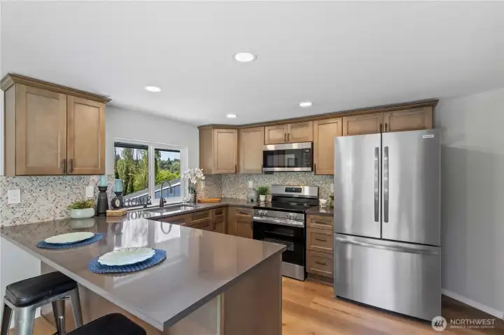 Gorgeous New Kitchen w/New Cabinets w/Crown & Pulls. Quartz Counters, Stainless Steel Sink and Appliances.