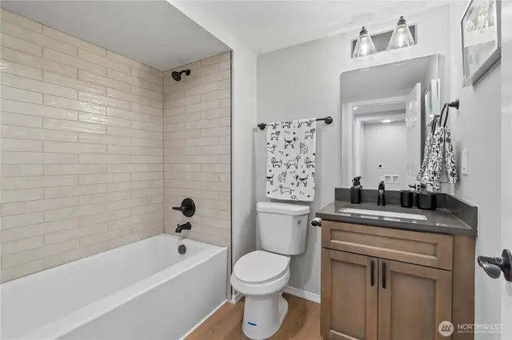 Full 2nd Bath w/Custom Tile