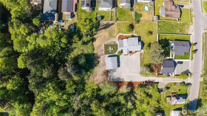 Overhead view: Notice where the driveway comes off E T Street onto E 36th St.