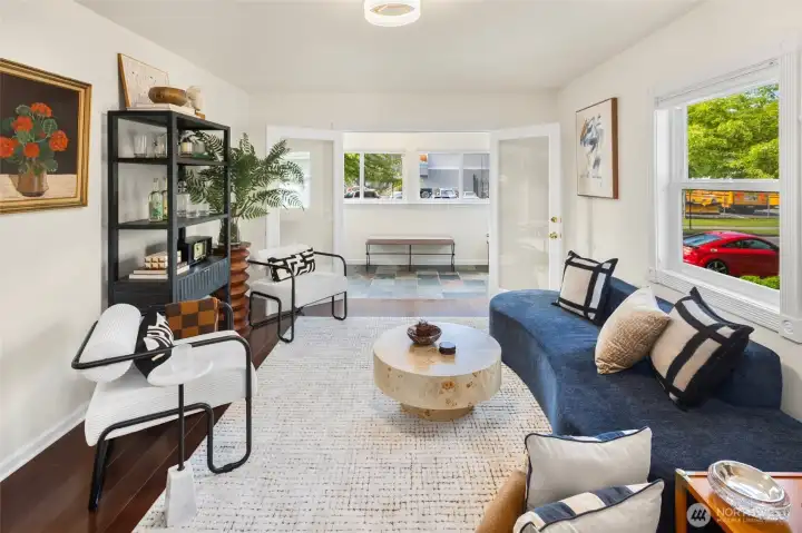 Such a bright and welcoming living space with abundant natural light. Such a bright and welcoming living space with abundant natural light.
