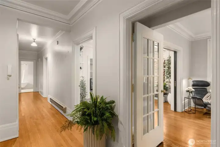 Lots of doors for easy flow between rooms Lots of doors for easy flow between rooms