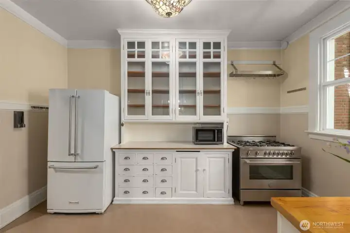 Newer Kitchenaid fridge. Newer Kitchenaid fridge.