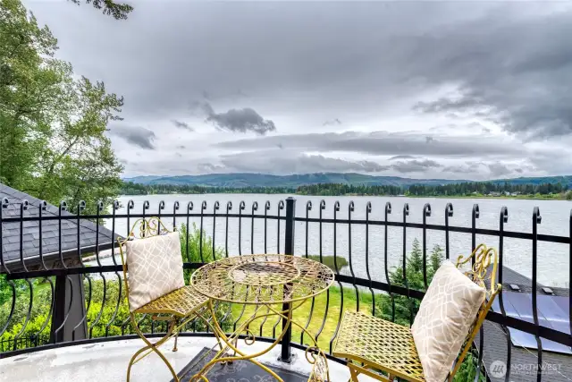 Upper Primary Lake Font Juliette Balcony Suite with Gorgeous View of Lake and Mountains!