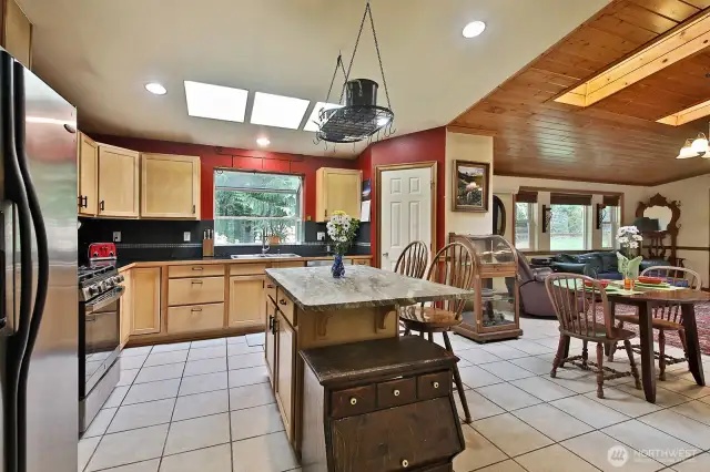 Kitchen - Granite sit up counter, propane range, overhead pot/pans holder. Skylights, garden window & walk in pantry.