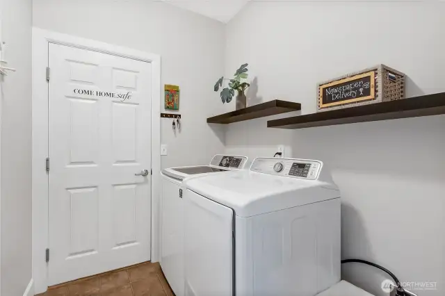 Utility room with washer and dryer that stay!