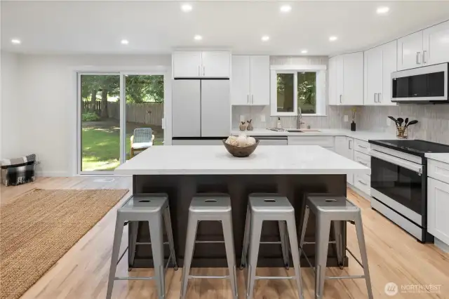 Kitchen w/Lots of Storage