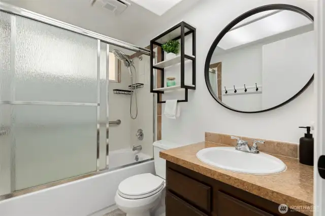Ensuite Full primary bath