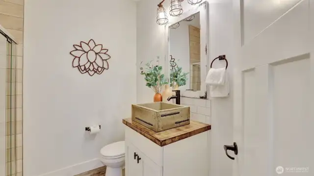 main floor guest bath with shower