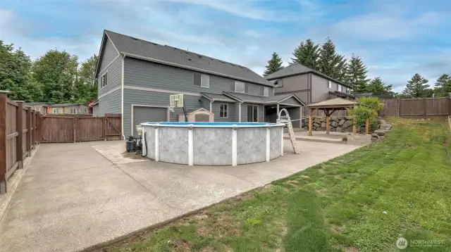 Pool conveys