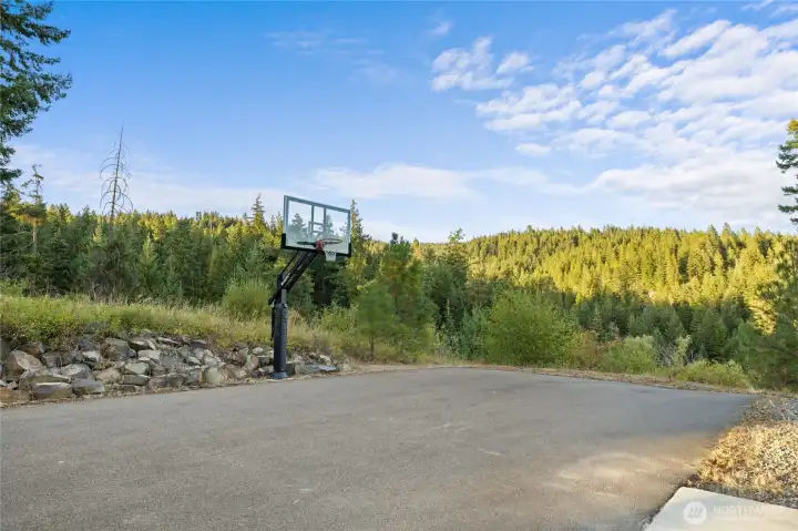 Basket Ball