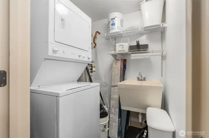 walk in laundry with utility sink