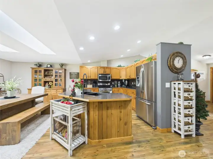 Kitchen to dining room, such a nice open space.