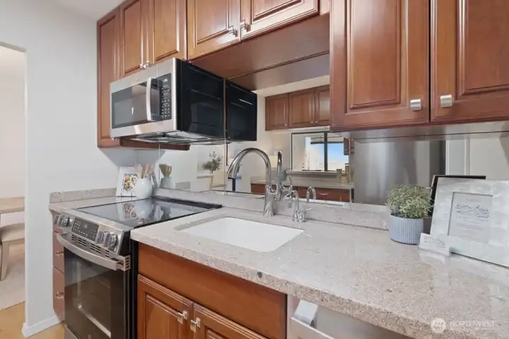 Features stainless appliances