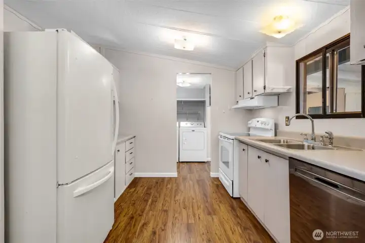 All kitchenn appliances stay.