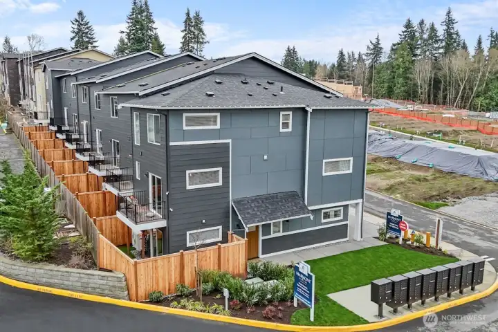 Photographs are for illustrative purposes only. Features, finishes, interior/exterior colors, landscaping and floorplan shown may vary from actual homes built.