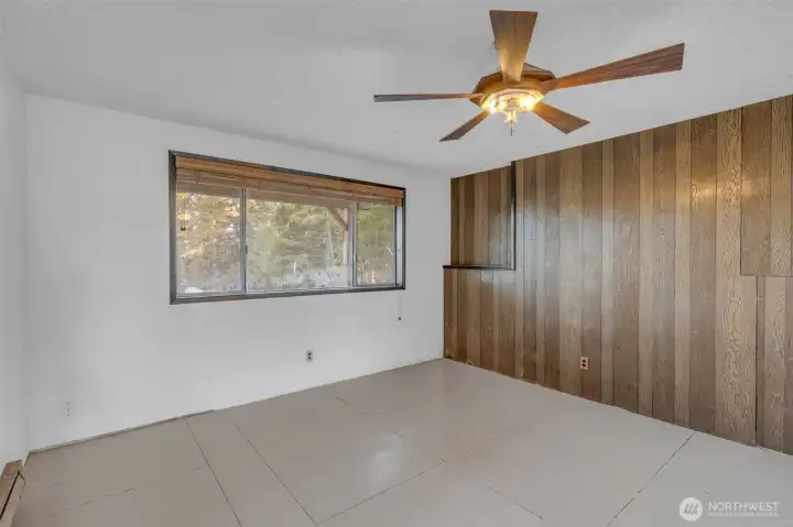 Primary bedroom with window to the yard