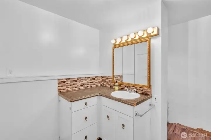 Always great to have cabinets and drawers in the bathroom