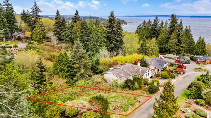 Red lines show property location.