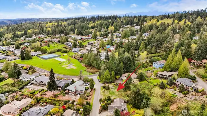 Arrow highlight show parcel location within this neighborhood-easy access to nearby Kiehle Park.