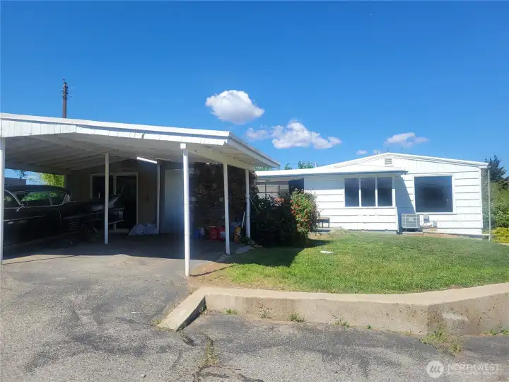 1952 Farmhouse with carport, detached room