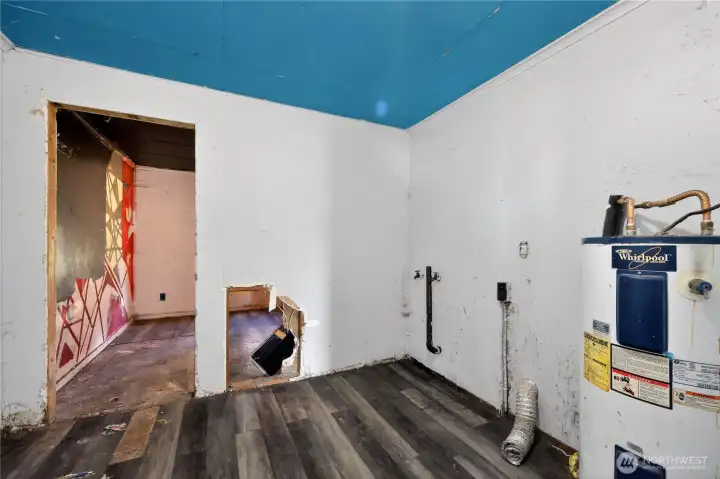 Mud/laundry room