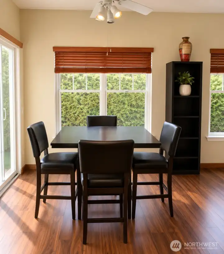 Eating area. Eating area.